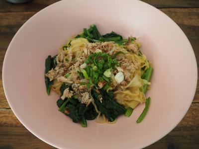 บะหมี่เกี๊ยวปูแห้ง  40 บาท