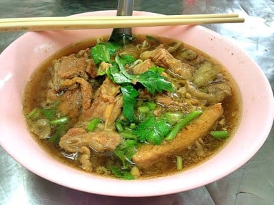อาเหลียง ก๋วยเตี๋ยวเนื้อตุ๋น ประชานิเวศน์