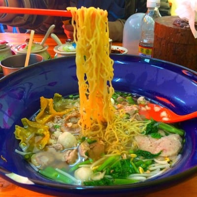 โกต่ายก๋วยเตี๋ยวหมูต้มยำชามยักษ์