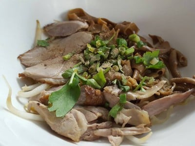 ก๋วยเตี๋ยวเป็ดพะโล้รสเด็ด ท่าดินแดง ก๋วยเตี๋ยวเป็ดพะโล้รสเด็ด ท่าดินแดง