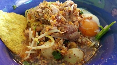 ก๋วยเตี๋ยวเก๊าสะเดา สันติธรรม