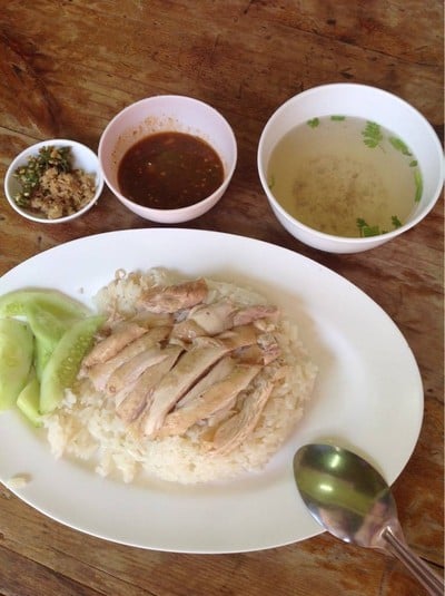แดนข้าวมันไก่ สาขาสันทรายสายเก่าเยื้องปั๊มPT