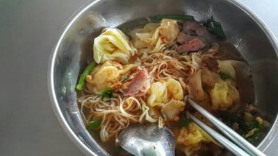 แม่จันทร์ หมี่เกี๊ยว