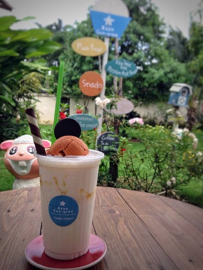 Milk Float with Thai Tea Ice-cream