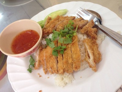 ข้าวมันไก่ทอดกับหมูทอด