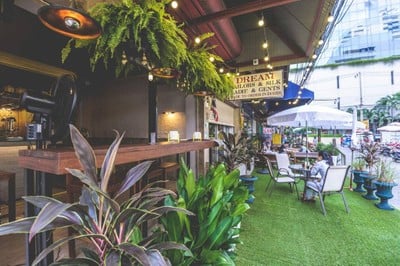 Glur Bangkok Hostel & Coffee Bar