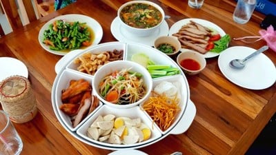 ตำฮิ (ตำ ฮิ ส้มตำถาดไฮโซ อาหารรสแซ่บ) บ้านค่าย ตำฮิ (ตำ ฮิ ส้มตำถาดไฮโซ อาหารรสแซ่บ) บ้านค่าย