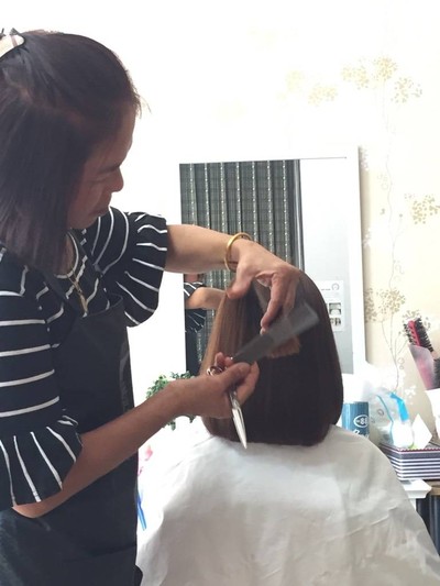 หัวเพื่อนตัดผม พร้อมด้วยช่าง