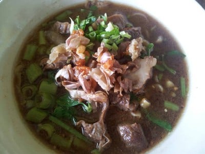 ก๋วยเตี๋ยวเรือลุงจุน ผัดไทย ข้าวกะเพรา  ขาหมู ข้าวมันไก่