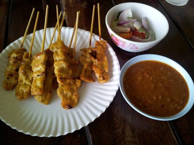 ก๋วยเตี๋ยวเรือลุงจุน ผัดไทย ข้าวกะเพรา  ขาหมู ข้าวมันไก่