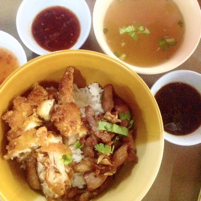 ลุงเลื่อน ต้นตำหรับก๋วยเตี๋ยวไก่โบราณ ห้วยขวาง ต้นตำหรับ