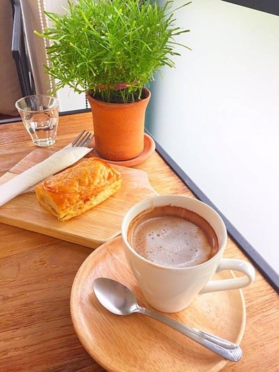 มอคค่าร้อน+พายทูน่า