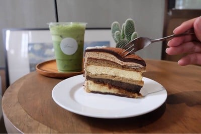 Slow Cafe By Room111 (สโลว์คาเฟ่บายรูม 111) Slow Cafe By Room111 (สโลว์คาเฟ่บายรูม 111)