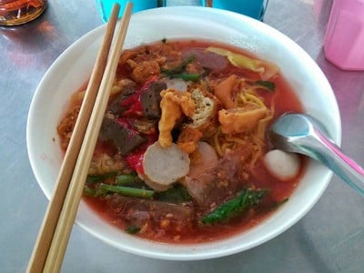 เจ้แดงเย็นตาโฟ