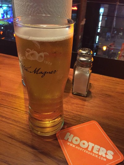 Hooters  สุขุมวิท 15