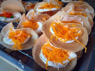 ขนมเบื้องใส้หวาน !!