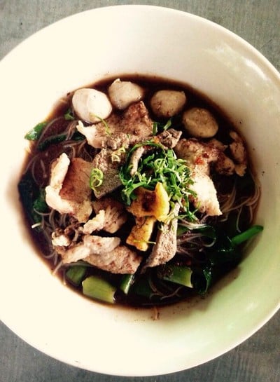 ก๋วยเตี๋ยวเรือแตรดัง ( หลังศาลเจ้าพ่อปู่เรืองฤทธิ์)