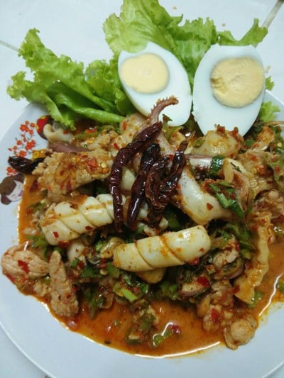 ร้านยำตลาด 100 ปี เมืองย่า