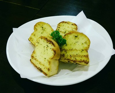 ขนมปังกระเทียม