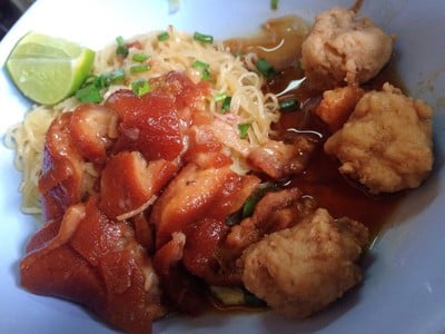 ก๋วยเตี๋ยวขาหมู (Kha Mu Noodle) เอแบค หัวหมาก ก๋วยเตี๋ยวขาหมู (Kha Mu Noodle) เอแบค หัวหมาก