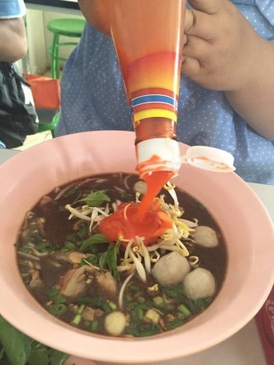 นายเฮงก๋วยเตี๋ยวพริกซาดิสด์ (นายเฮงก๋วยเตี๋ยวพริกซาดิสต์) นายเฮงก๋วยเตี๋ยวพริกซาดิสด์ (นายเฮงก๋วยเตี๋ยวพริกซาดิสต์)