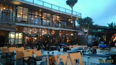 Cafe De Beach