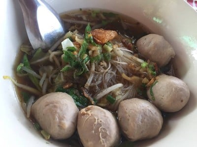 ป้าเพ็ญ ก๋วยเตี๋ยวลึกลับ