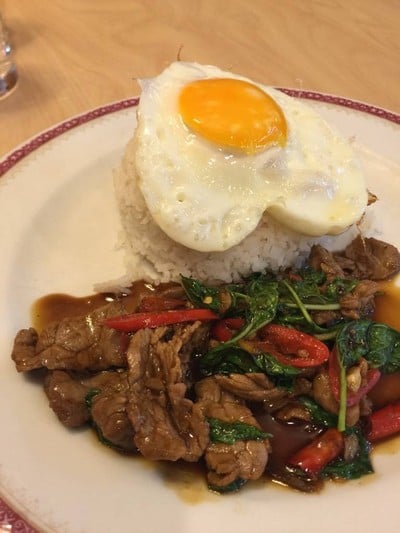 ถูกและดี Eight Thonglor