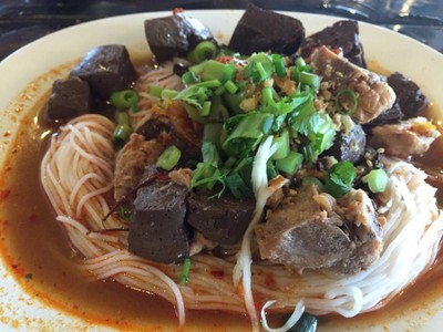 บุพเฟ่ต์ ขนมจีนบ้านเจ็ดยอด