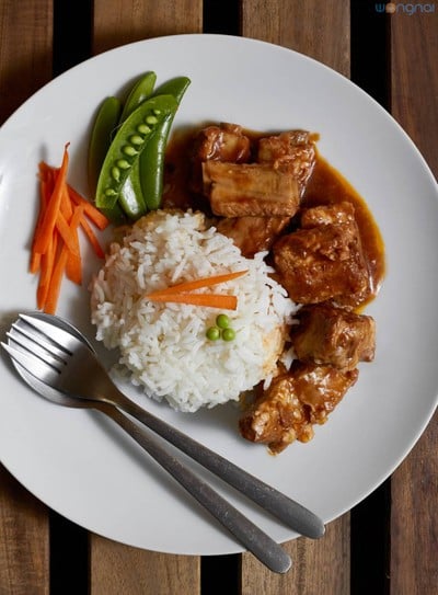  “ข้าวหมูอบกระดูกอ่อน” (89.-)