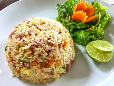 ข้าวผัดฮ่องกงแฮม กุนเชียง กุ้ง [149.-]