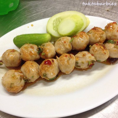 ลูกชิ้นย่าง