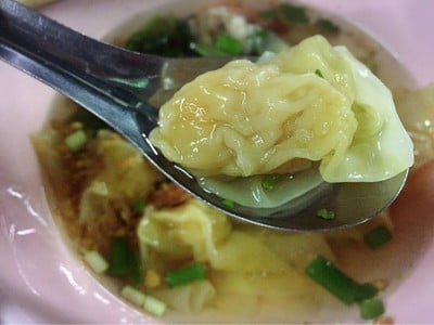 ราชาบะหมี่เกี๊ยวปู-หมูแดงอบน้ำผึ้ง หลัง มช.