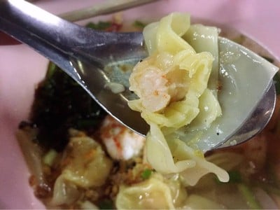 ราชาบะหมี่เกี๊ยวปู-หมูแดงอบน้ำผึ้ง หลัง มช.