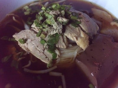 เส้นเล็กเป็ดพะโล้