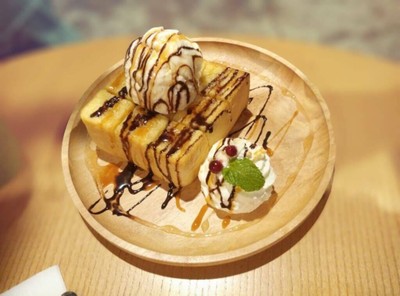 Red Cat Cafe ฉะเชิงเทรา