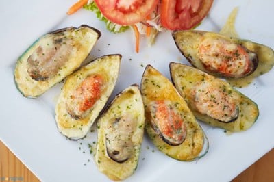 Hybrid bar and bistro