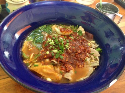 โกต่ายก๋วยเตี๋ยวหมูต้มยำชามยักษ์