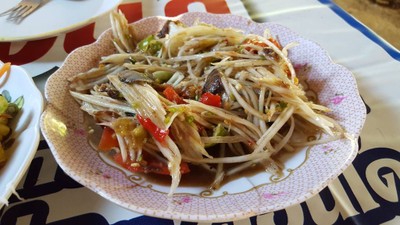 กลิ่นปลาร้าแรงมาก กินไม่ไหวจริงเลยขอผ่าน -,-