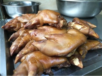 กระต่าย/ขาหมู? แยกมิออกเลย