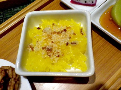 ข้าวเหนียวหน้าปลาแห้ง