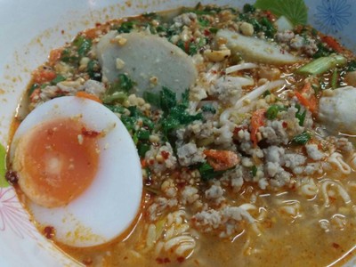 มาม่าต้มยำไข่