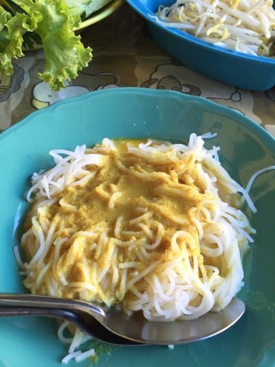 ใต้ต้นมะม่วง