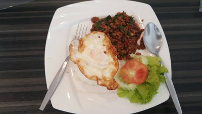 กระเพราหมูสับไข่เจียว