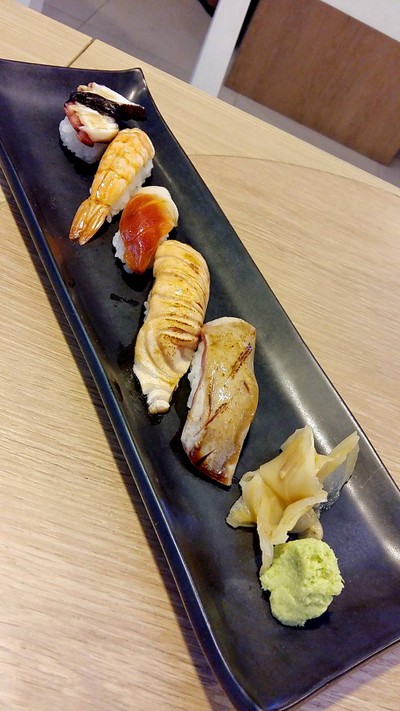 ขอให้ sear แซลมอนกับทูน่าให้ค่ะ