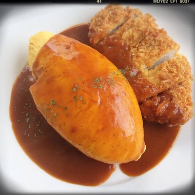 ข้าวห่อไข่(ลาวา)ซอสเดมิกลาส เพิ่มหมูทอดทงคัตซึ
