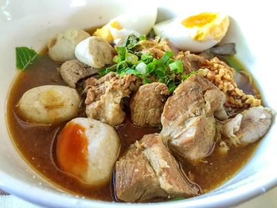 เมนูของร้าน ก๋วยเตี๋ยวชมสวน หัวหิน