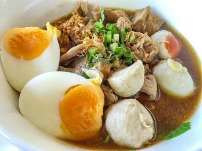 เมนูของร้าน ก๋วยเตี๋ยวชมสวน หัวหิน