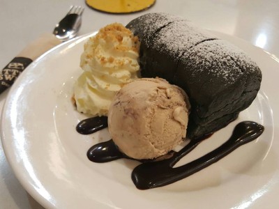 มินิชาโคลโทสต์ + ไอศกรีม