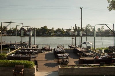 บรรยากาศ RIVER WINE Restaurant and Wine Bar ปากเกร็ด